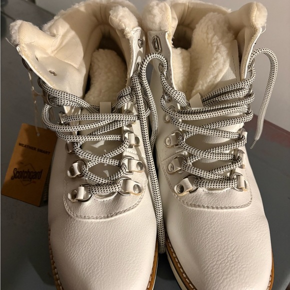 Women's White Winter Boots - Picture 5 of 5